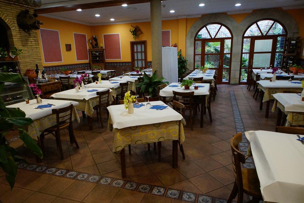 Hostal Restaurante El Surtidor Caspe Exterior photo